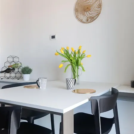 Apartament With Panoramic View Of And Public Free Parking Lot *