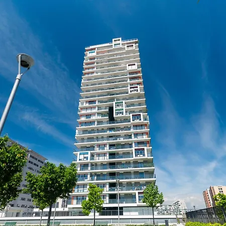 Daire With Panoramic View Of And Public Free Parking Lot *